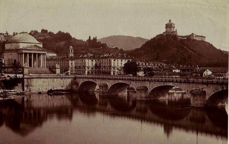 La Chiesa della Gran Madre di Dio (a sinistra) nel 1870