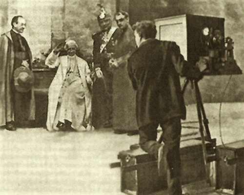 Vittorio Calcina effettua la prima ripresa di un papa (Leone XIII), 1896. Photo by www.hs-augsburg.de