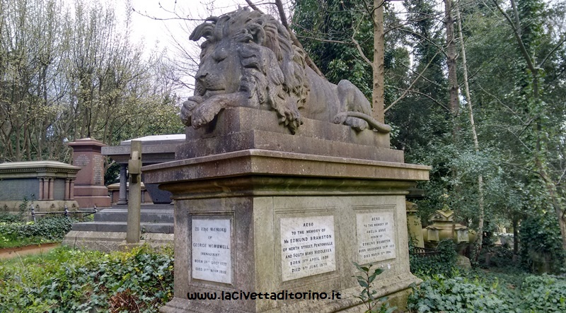 Il leone di George Wombwell. A lui si ispira molto probabilmente il leone che al Monumentale di Torino orna l’arcata della famiglia Colombo.