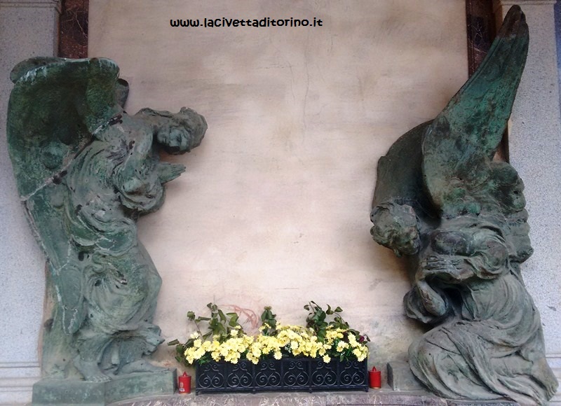 La stessa opera orna la tomba Sola - De Marchi nel Cimitero Monumentale di Torino