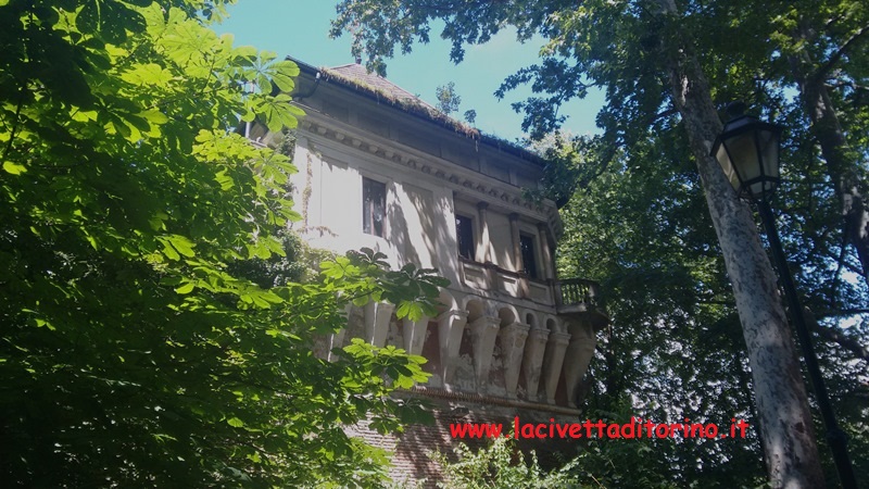 Il Garrittone del Bastion Verde fu costruito a fine 1500 da Ascanio Vittozzi. Le decorazioni interne fatte realizzare da Carlo Emanuele II scomparvero già dopo la morte del duca avvenuta nel 1675. Attualmente il Garrittone non è visitabile.