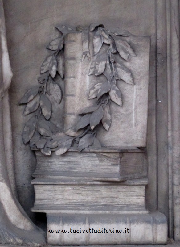 Corona di alloro, particolare del Cimitero Monumentale di Torino